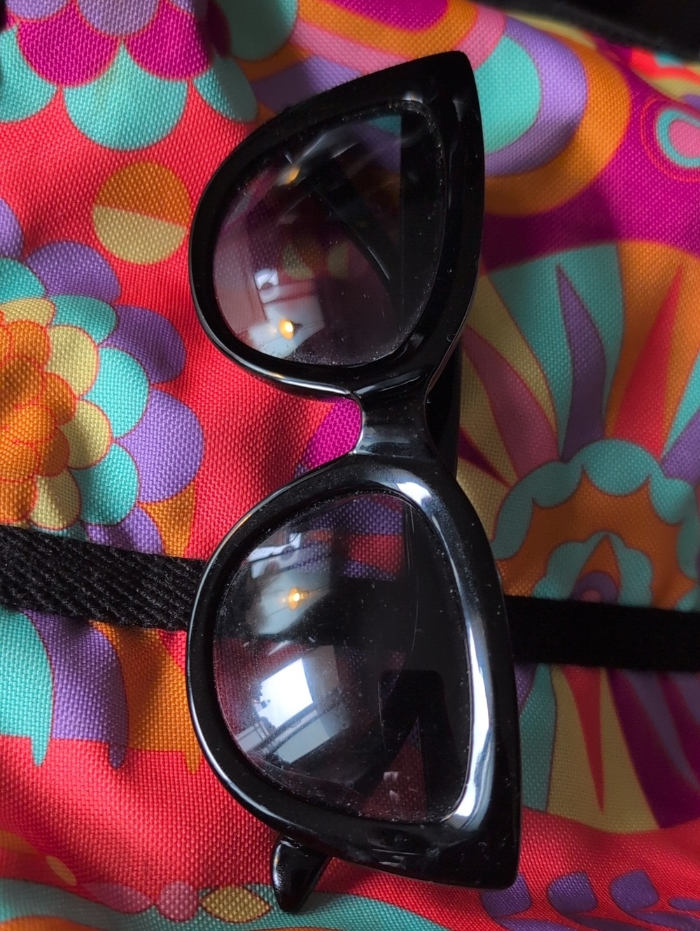 Black Cat-Eye Sunglasses - Classic Womens 🕶️